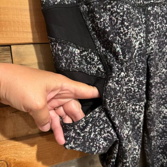 Lululemon Illumina Crop In Rocky Road Sand Dune Ground/Black Size 8 Athletic Gym - Picture 9 of 16